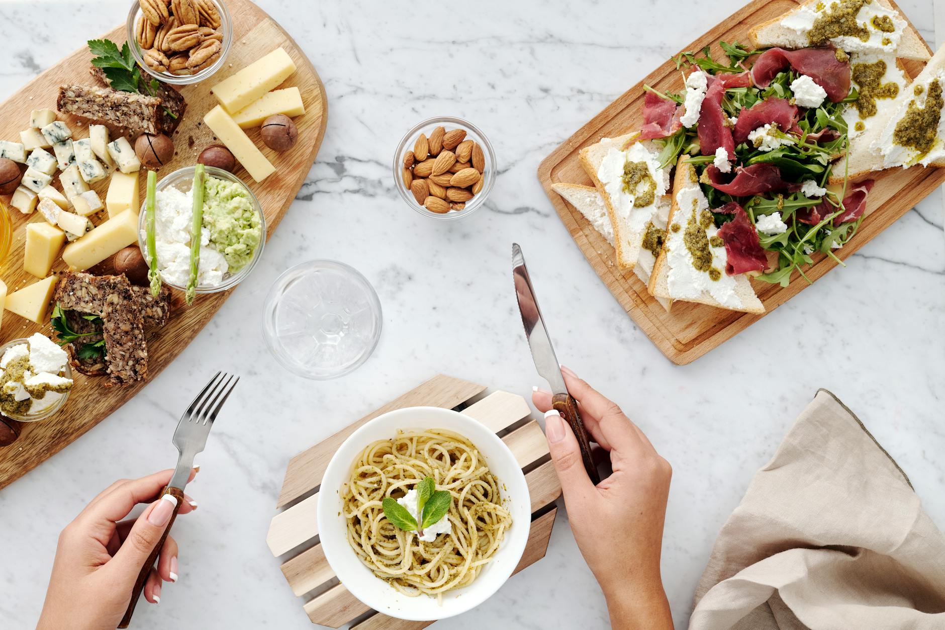 Makaron z pesto i pomidorami