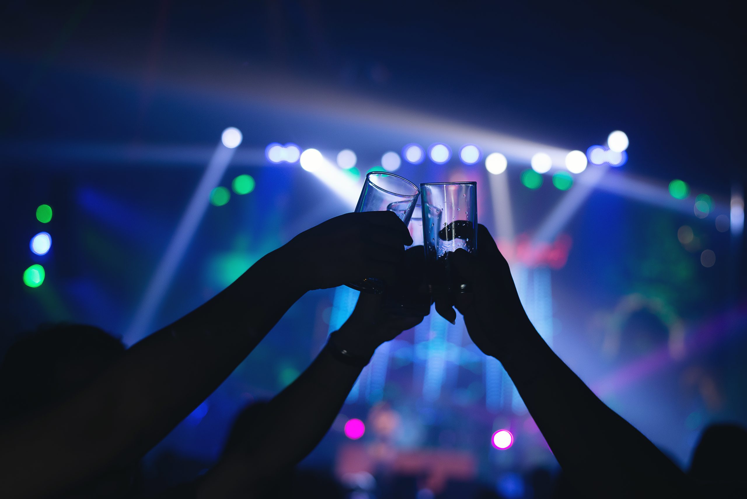 Nastrojowe wnętrze strip club Kraków z dynamicznym oświetleniem